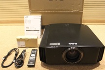 Rạp phim đóng cửa, giới trẻ đổ xô đi mua máy chiếu trong mùa dịch Covid-19