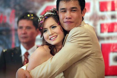 Hiệp “gà” tức giận khi lộ tin “đã chia tay vợ mới”