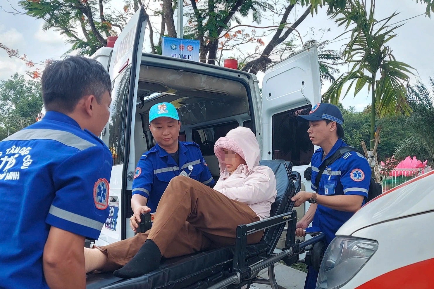 278 người phải sơ cấp cứu khi đi chiêm bái Xá lợi Phật ở TPHCM - 1