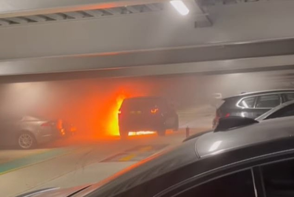 Cháy lớn tại sân bay Luton ở Anh do một chiếc ô tô - 2
