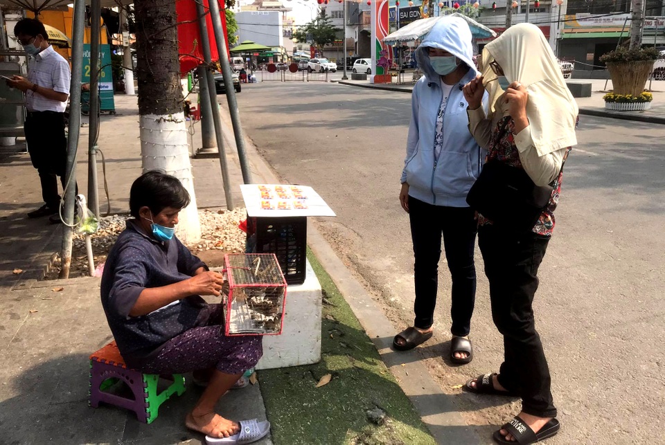 Lễ hội lớn nhất Đông Nam Bộ đóng cửa, người dân đứng ngoài chùa cầu an - 6 Lễ hội lớn nhất Đông Nam Bộ đóng cửa, người dân đứng ngoài chùa cầu an - 6