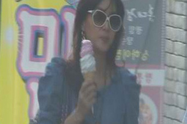 Vợ Jang Dong Gun vẫn gọn gàng với bụng bầu 6 tháng