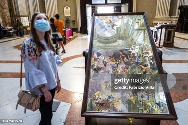 Giải mã chiếc gương gây sốt khiến khách phải chi tiền để chụp ảnh