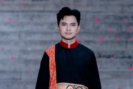 Nam Cường diễn thời trang, diện trang phục lấy cảm hứng từ tranh dân gian