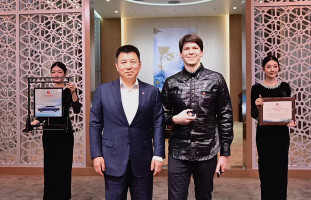 Chiếc ô tô Trung Quốc được doanh nhân ở Dubai trả giá tới 1,5 triệu USD - 3 Chiếc ô tô Trung Quốc được doanh nhân ở Dubai trả giá tới 1,5 triệu USD - 3
