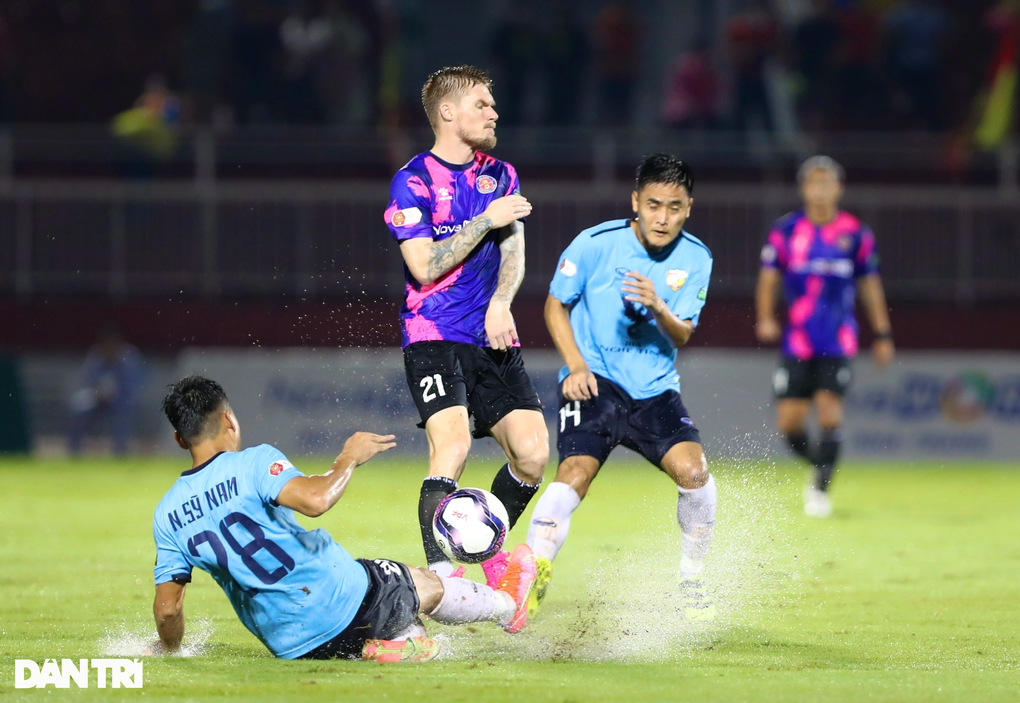 Lê Huỳnh Đức có chiến thắng đầu tiên tại V-League 2022 cùng Sài Gòn FC - 1 Lê Huỳnh Đức có chiến thắng đầu tiên tại V-League 2022 cùng Sài Gòn FC - 1