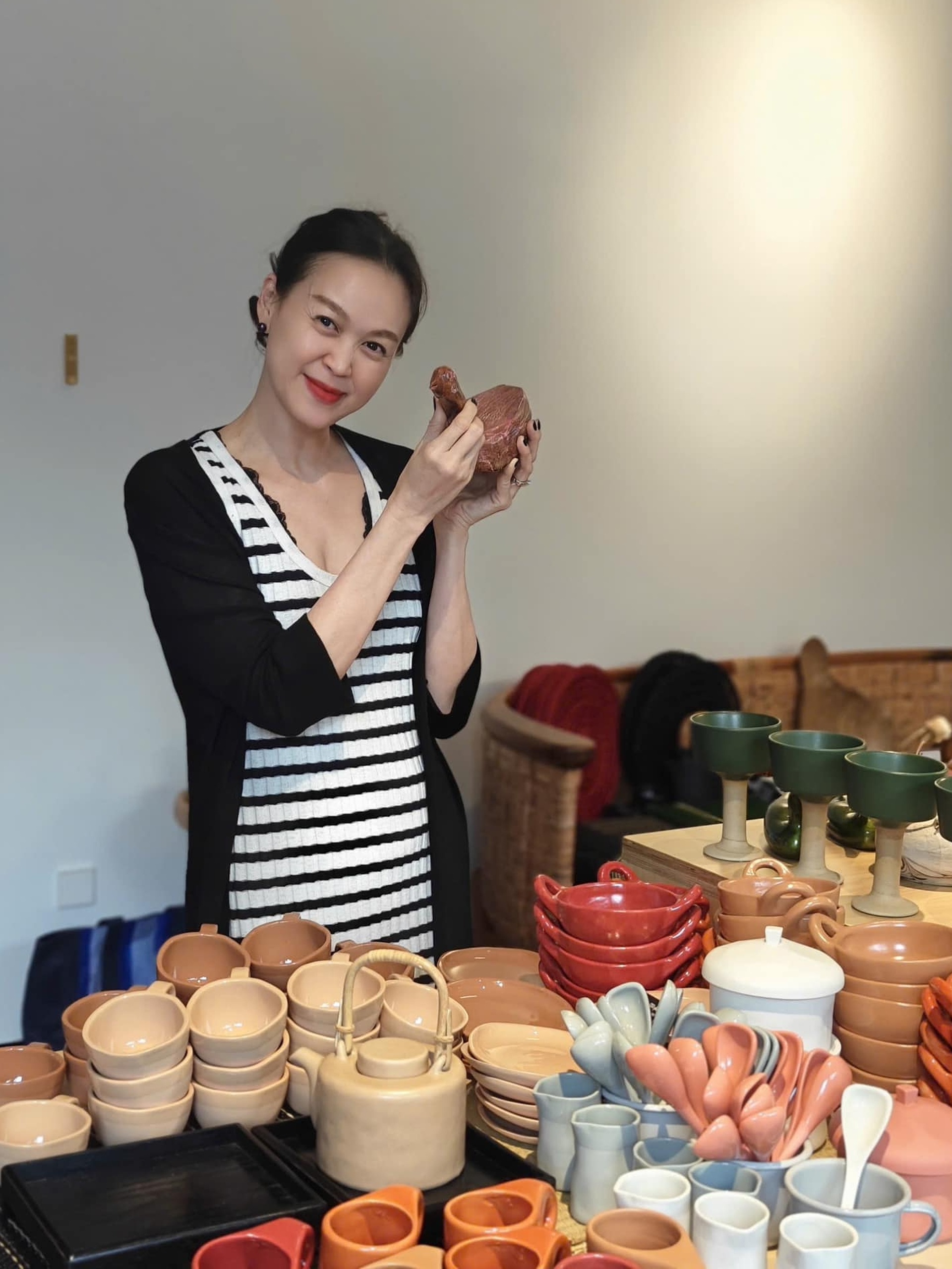 Siêu mẫu Ngọc Nga kể hôn nhân viên mãn bên chồng Tây, 2 con trai cao gần 2m - 6