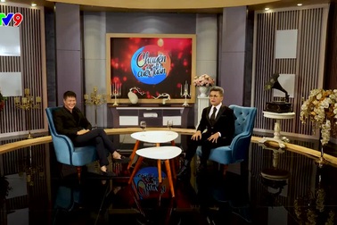 Lí do của việc MC luôn phải nói những lời sáo rỗng, lố bịch trên sân khấu