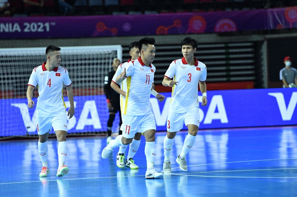 HLV Phạm Minh Giang: Trọng tài cướp bàn thắng của tuyển futsal Việt Nam - 2 HLV Phạm Minh Giang: Trọng tài cướp bàn thắng của tuyển futsal Việt Nam - 2