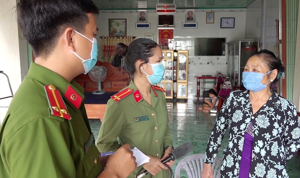Công an trực chiến đảm bảo an toàn giữa đại dịch Covid-19 - 4 Công an trực chiến đảm bảo an toàn giữa đại dịch Covid-19 - 4