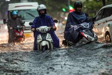 TPHCM dự báo mưa dông nhiều trong tháng 7, nguy cơ ngập lụt nhiều nơi
