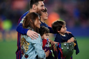 Messi khiến các cổ động viên ngưỡng mộ vì gia đình hạnh phúc