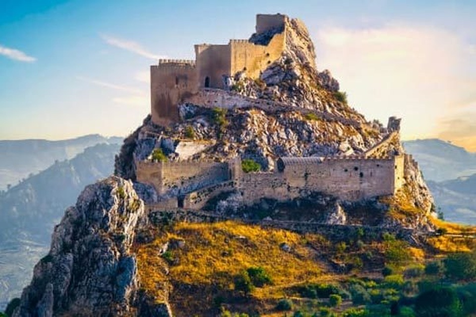 Những vùng đất gây sốc vì bán nhà siêu rẻ, giá chỉ 26.000 đồng - 11