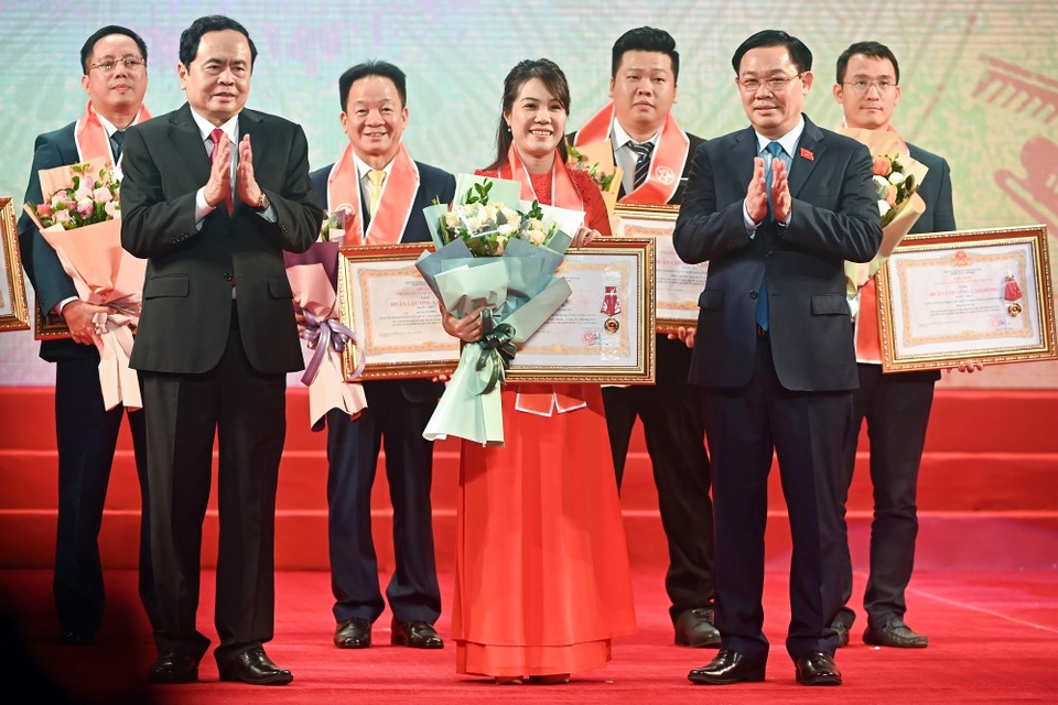 Doanh nhân Đỗ Quang Hiển được trao tặng Huân chương Lao động hạng Nhất - 4 Doanh nhân Đỗ Quang Hiển được trao tặng Huân chương Lao động hạng Nhất - 4