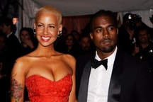 Kanye West muốn người phụ nữ của mình mặc hở, thích thao túng người khác