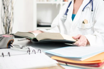 Tràn lan đào tạo y khoa liên tục: Bộ Y tế nói gì?