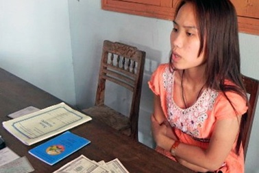 Giấu 2kg cần sa dưới đáy ba lô