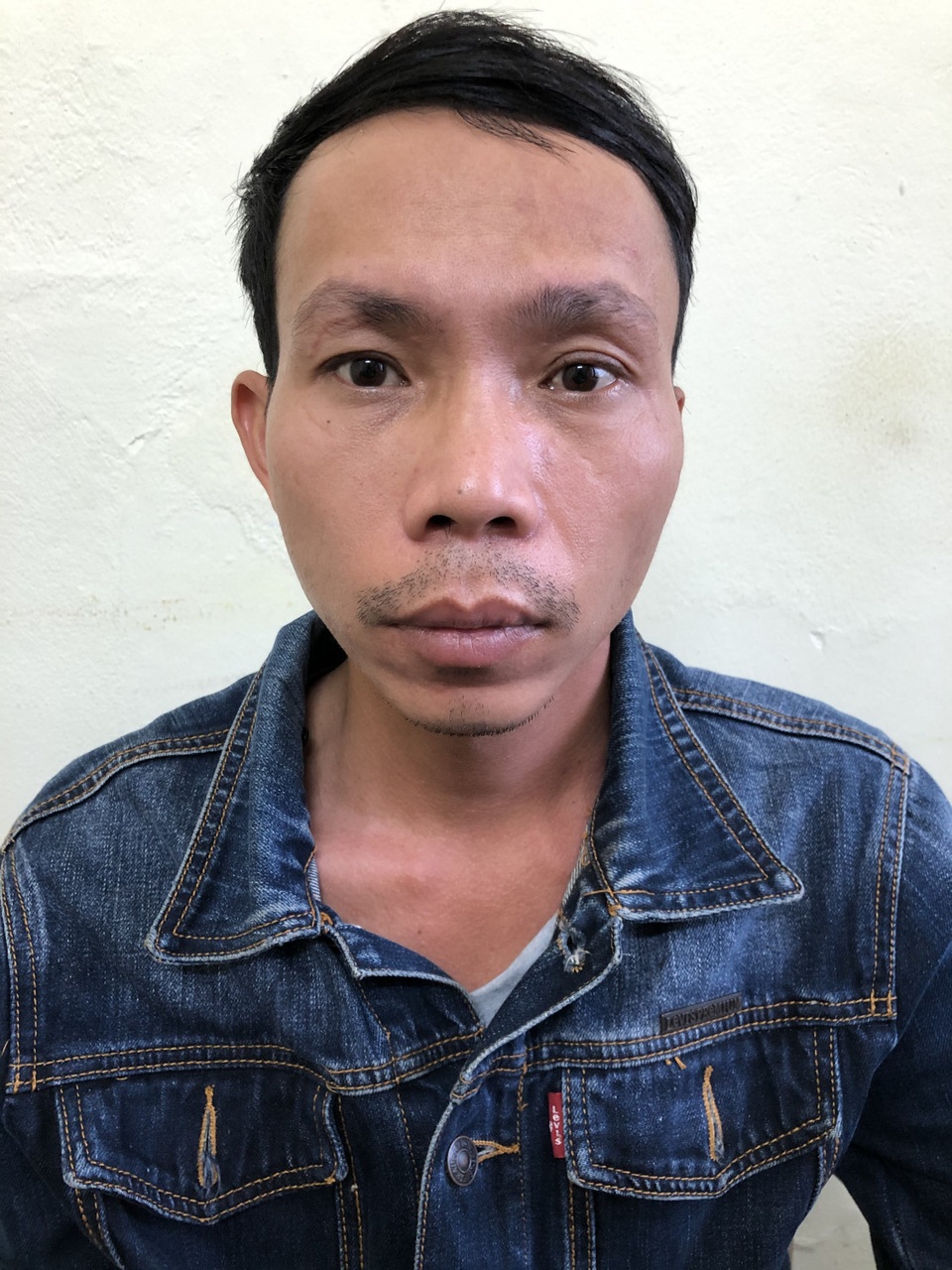 Bắt giam gã đàn ông nghi vay tiền không được ra tay chém người - 1 Bắt giam gã đàn ông nghi vay tiền không được ra tay chém người - 1