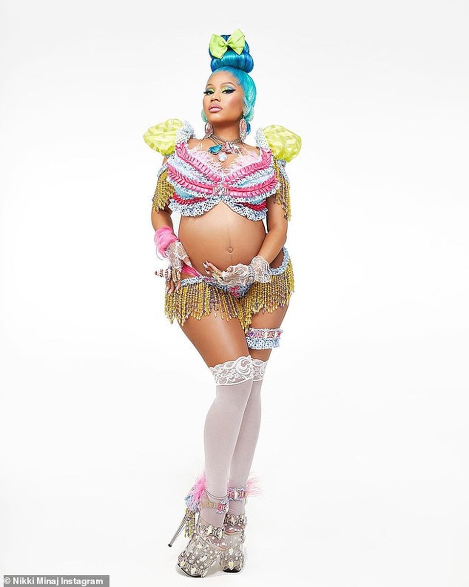 Nicki Minaj mặc hở bạo báo tin bầu bí - 3 Nicki Minaj mặc hở bạo báo tin bầu bí - 3