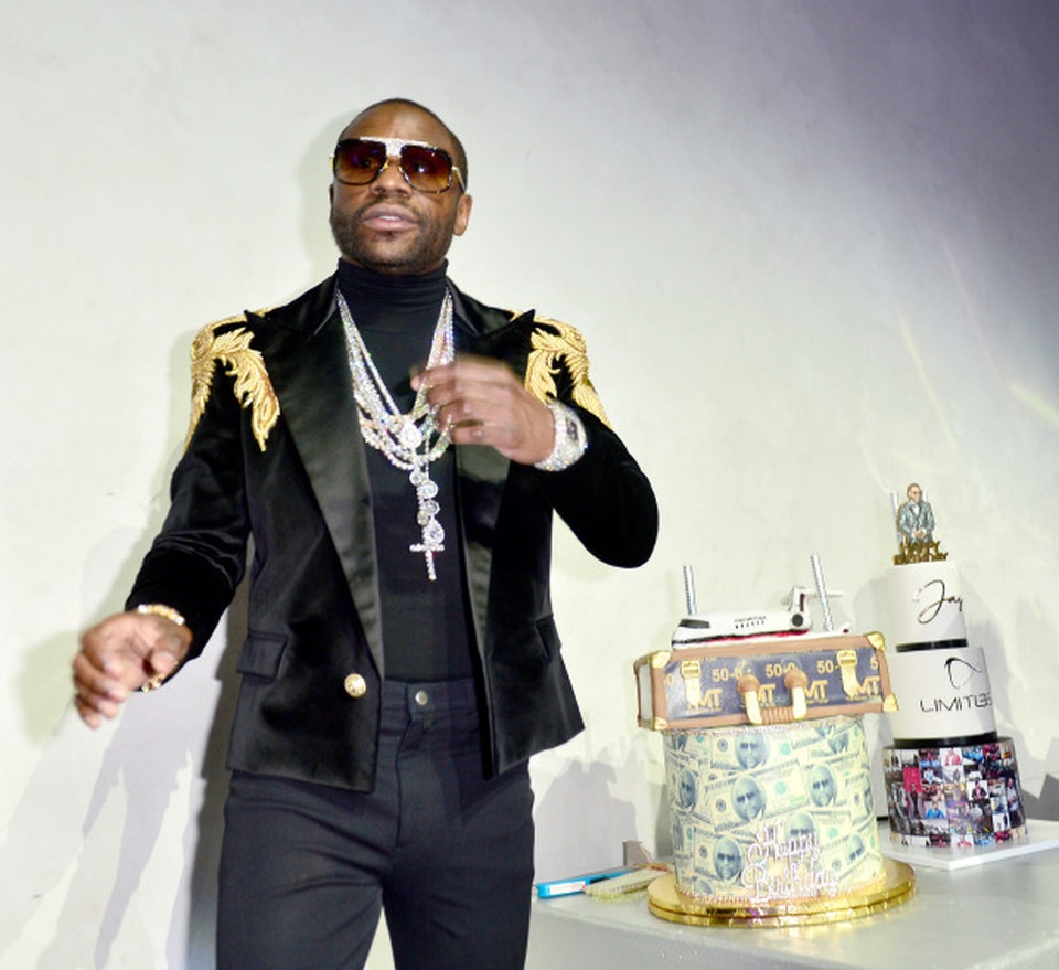 Floyd Mayweather gây chú ý với loạt ảnh nghỉ mát bên bạn gái - 4 Floyd Mayweather gây chú ý với loạt ảnh nghỉ mát bên bạn gái - 4