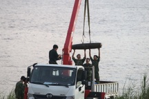 Hà Nội: Trục vớt thành công quả bom dài 1,6m gần cầu Long Biên