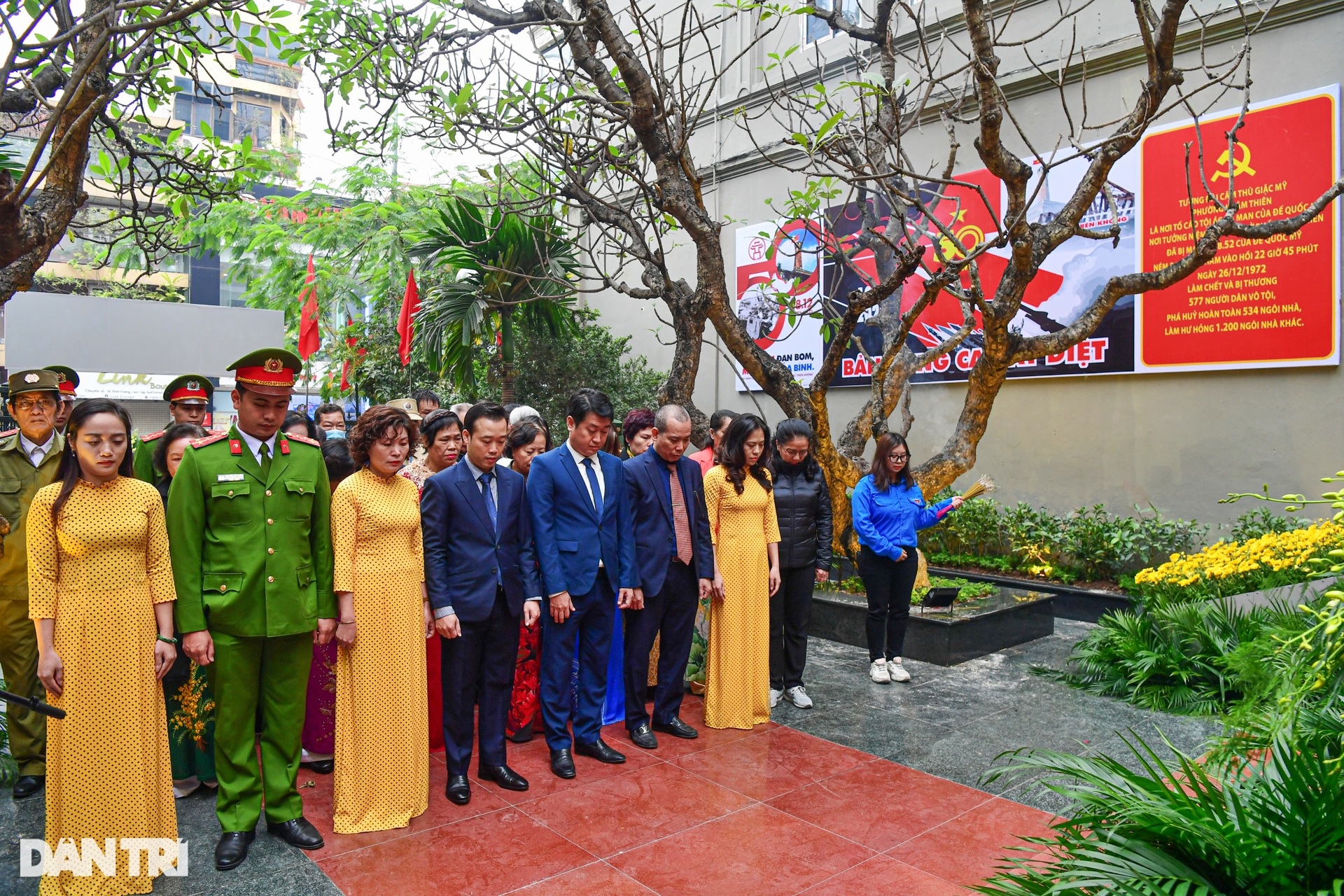 Lễ giỗ tập thể và ký ức đau thương tại phố Khâm Thiên 50 năm trước - 4 Lễ giỗ tập thể và ký ức đau thương tại phố Khâm Thiên 50 năm trước - 4