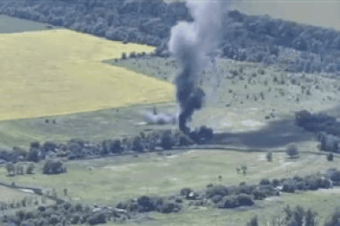 Video vũ khí Ukraine khai hỏa phá hủy các xe tăng Nga