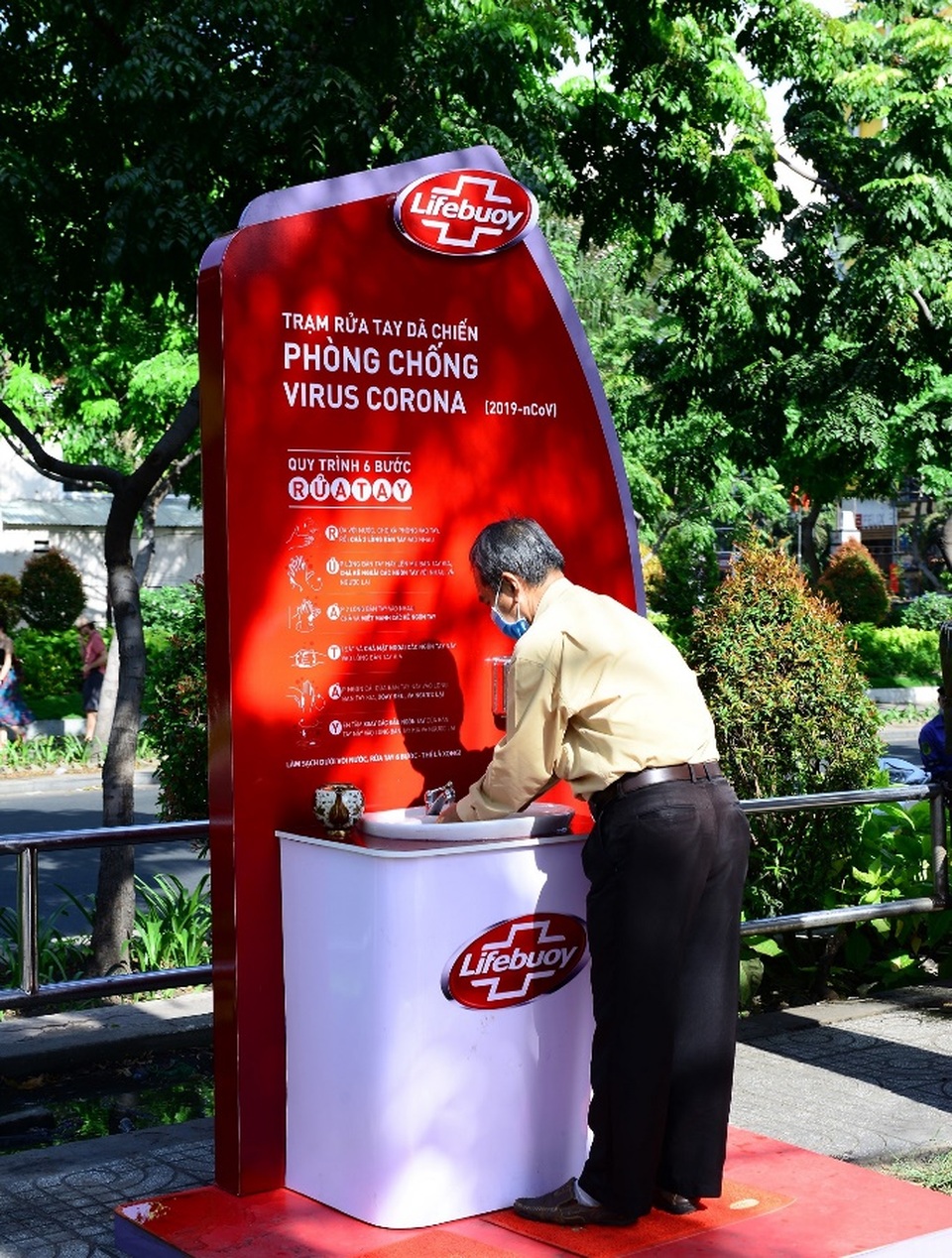 Chung tay bảo vệ các chiến sĩ tuyến đầu chống dịch - 3 Chung tay bảo vệ các chiến sĩ tuyến đầu chống dịch - 3