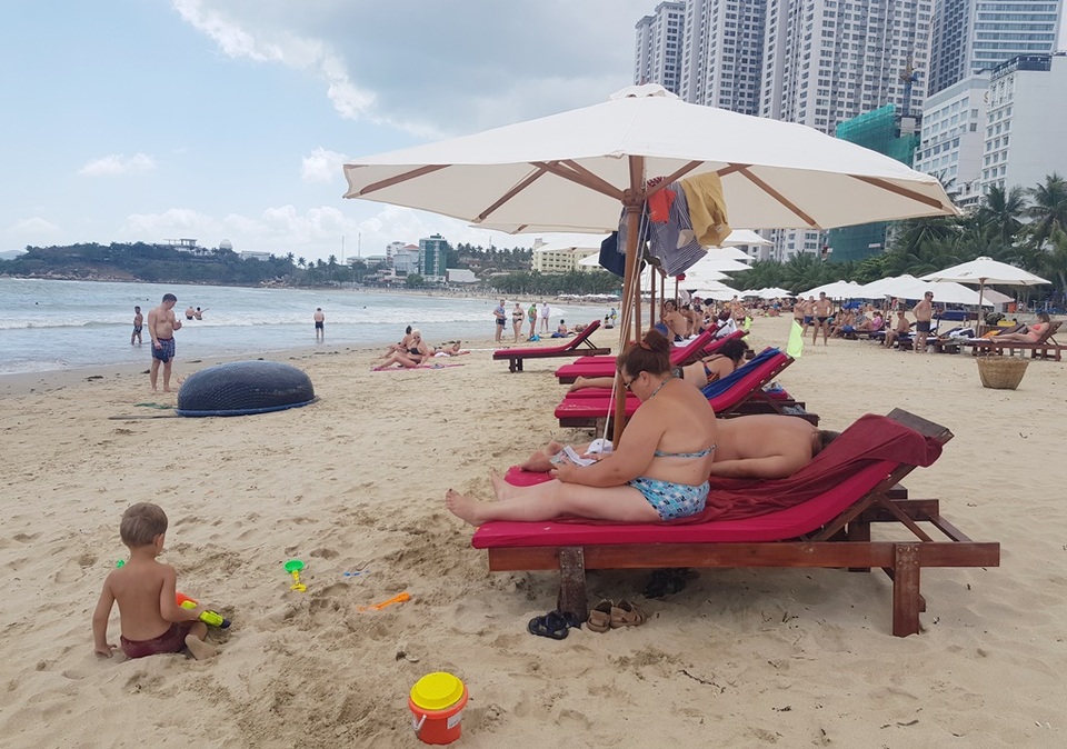 Giữa mùa dịch Covid-19, khách Nga vẫn tấp nập ở Nha Trang - 1 Giữa mùa dịch Covid-19, khách Nga vẫn tấp nập ở Nha Trang - 1