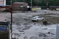 Trung Quốc: Lở đất làm chệch dòng chảy của sông gây lũ quét, 16 người chết