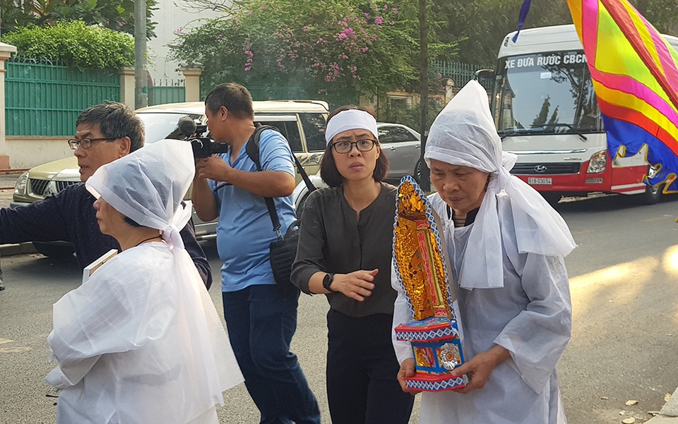 Tiễn biệt nhạc sĩ Nguyễn Văn Tý về nơi an nghỉ cuối cùng - 12 Tiễn biệt nhạc sĩ Nguyễn Văn Tý về nơi an nghỉ cuối cùng - 12