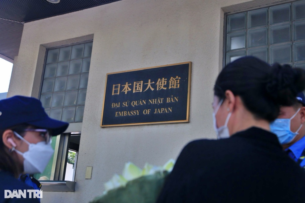 Chủ tịch nước, Thủ tướng ghi sổ tang tưởng niệm ông Abe Shinzo - 11 Chủ tịch nước, Thủ tướng ghi sổ tang tưởng niệm ông Abe Shinzo - 11