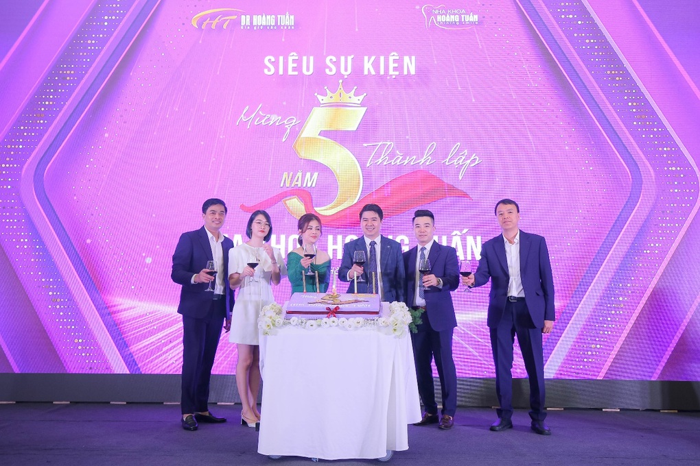 Nha khoa Hoàng Tuấn kỷ niệm 5 năm thành lập - 4 Nha khoa Hoàng Tuấn kỷ niệm 5 năm thành lập - 4