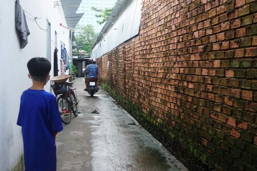 Cô lái đò nghèo khó ngày ngày chở bà bán vé số xa lạ đi chữa bệnh - 2 Cô lái đò nghèo khó ngày ngày chở bà bán vé số xa lạ đi chữa bệnh - 2