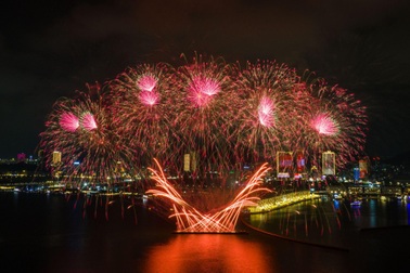 Quảng Ninh bắn pháo hoa hàng đêm tại tổ hợp giải trí đêm VUI-Fest Ha Long
