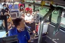 Người đàn ông nhổ nước bọt vào phụ xe buýt có biểu hiện tâm thần