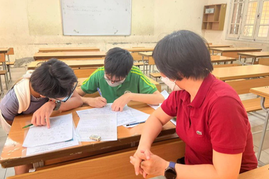 Một học sinh lớp 8 được phép chép bài giúp "đàn anh" tại kỳ thi lớp 10