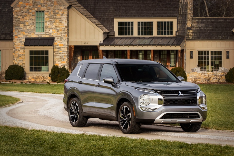 Mitsubishi Outlander 2022 ghi điểm về thiết kế, bị trừ điểm động cơ - 18 Mitsubishi Outlander 2022 ghi điểm về thiết kế, bị trừ điểm động cơ - 18