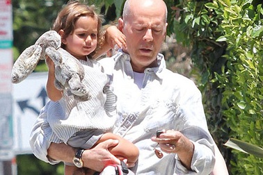Bruce Willis làm bố đảm