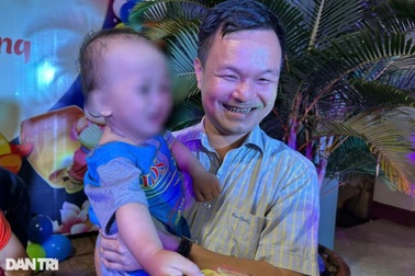 Trung thu của 4 đứa trẻ bỗng thành bơ vơ khi mẹ bị bắt