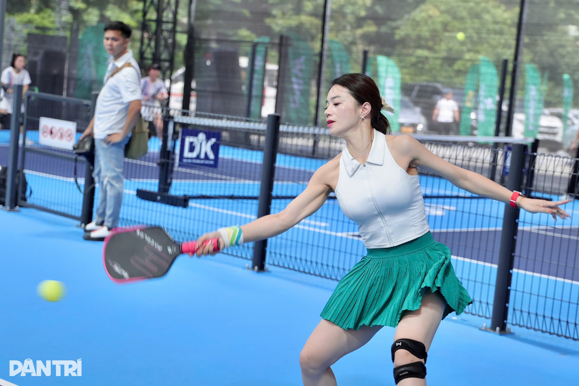Những bóng hồng rạng rỡ, khỏe khoắn đổ bộ giải pickleball Dân trí 20 năm - 9 Những bóng hồng rạng rỡ, khỏe khoắn đổ bộ giải pickleball Dân trí 20 năm - 9