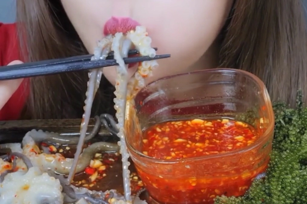 Bác sĩ ngán ngẩm vì mẹo ăn đồ sống thả ga nhờ bảo bối chanh, ớt - 3 Bác sĩ ngán ngẩm vì mẹo ăn đồ sống thả ga nhờ bảo bối chanh, ớt - 3