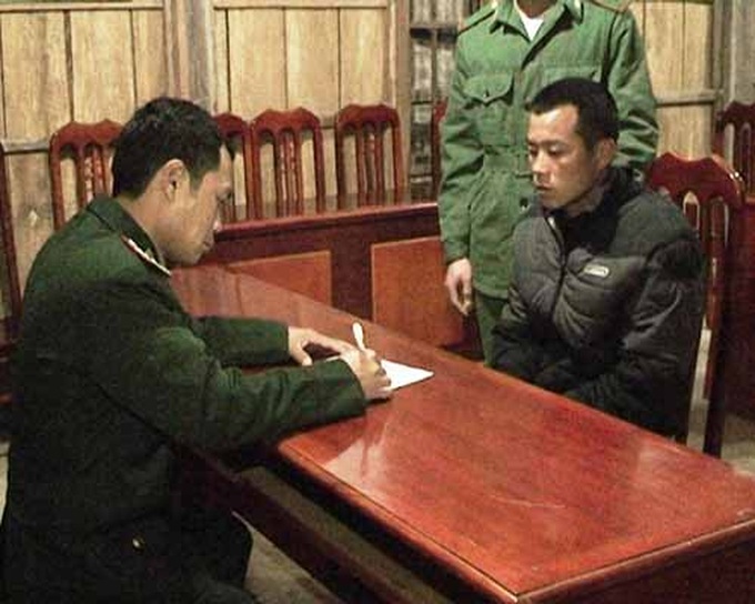 Đối tượng Lê Vạn Bên khai nhận với lực lượng chức năng, cùng số hàng bị bắt giữ