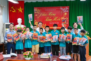 Nhịp cầu tri thức và yêu thương đến với trẻ em có hoàn cảnh đặc biệt