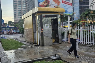 Nhà vệ sinh công cộng ở TPHCM bỗng biến mất rồi đột nhiên xuất hiện lại