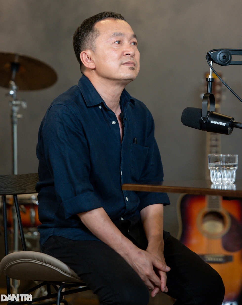 Nhạc sĩ Quốc Trung: Hồi trẻ tôi nhút nhát, sau đổ vỡ đỡ đi nhiều - 8 Nhạc sĩ Quốc Trung: Hồi trẻ tôi nhút nhát, sau đổ vỡ đỡ đi nhiều - 8