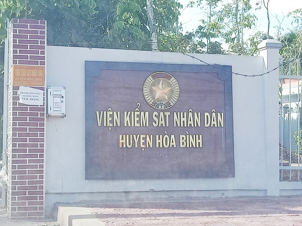 Sau khởi tố, chồng chủ doanh nghiệp bất ngờ thành... phòng vệ chính đáng - 5 Sau khởi tố, chồng chủ doanh nghiệp bất ngờ thành... phòng vệ chính đáng - 5