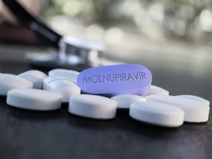 Molnupiravir được chỉ định cho những bệnh nhân mắc COVID-19 ở mức độ nhẹ đến trung bình và có yếu tố nguy cơ nhập viện cao.