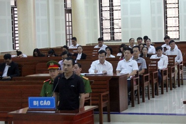 “Nổ” quen cán bộ huyện để lừa tiền xin việc của 19 người