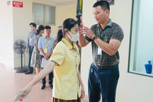 Máy quét kiểm tra thí sinh thi vào Trường ĐH Sư phạm TPHCM